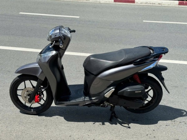 Xe màu xám đậm và xám khói không phù hợp với người mệnh Thổ