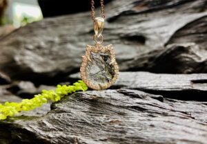 Những điều kiêng kỵ cần tránh khi đeo mặt dây chuyền mệnh mộc Những điều kiêng kỵ cần tránh khi đeo mặt dây chuyền mệnh mộc
